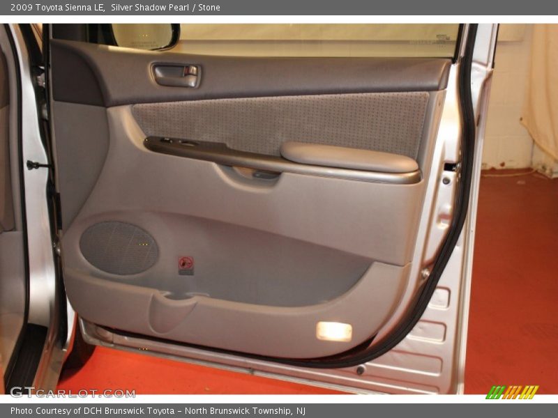 Silver Shadow Pearl / Stone 2009 Toyota Sienna LE