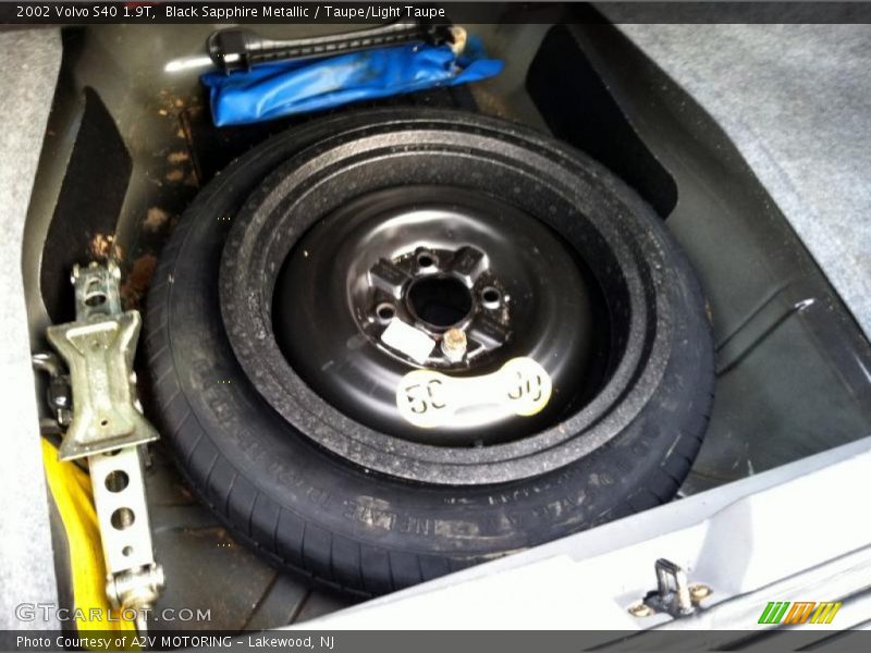Black Sapphire Metallic / Taupe/Light Taupe 2002 Volvo S40 1.9T