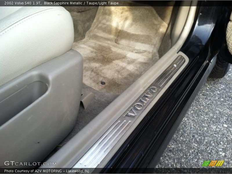 Black Sapphire Metallic / Taupe/Light Taupe 2002 Volvo S40 1.9T