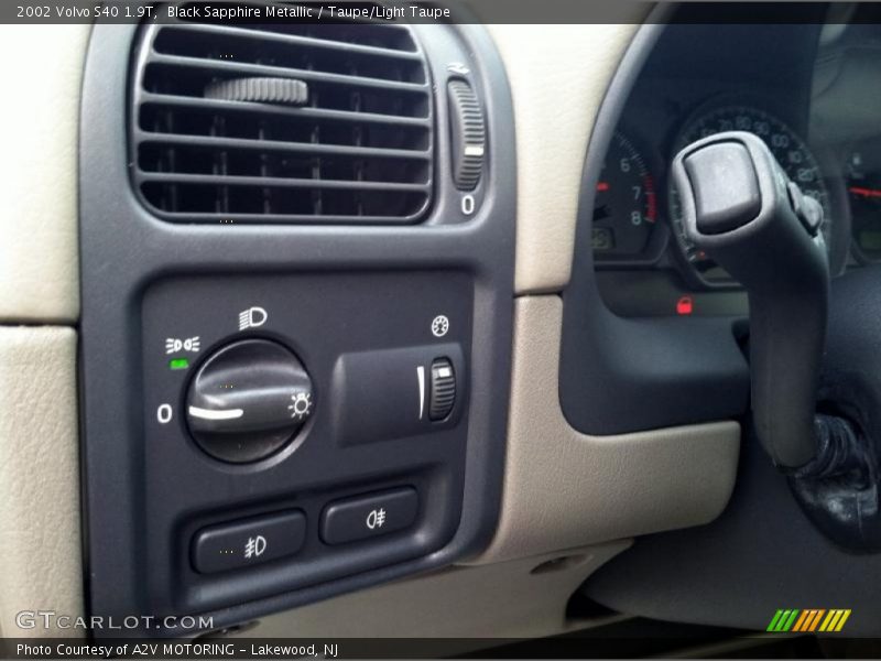 Black Sapphire Metallic / Taupe/Light Taupe 2002 Volvo S40 1.9T
