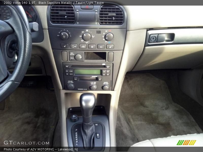 Black Sapphire Metallic / Taupe/Light Taupe 2002 Volvo S40 1.9T