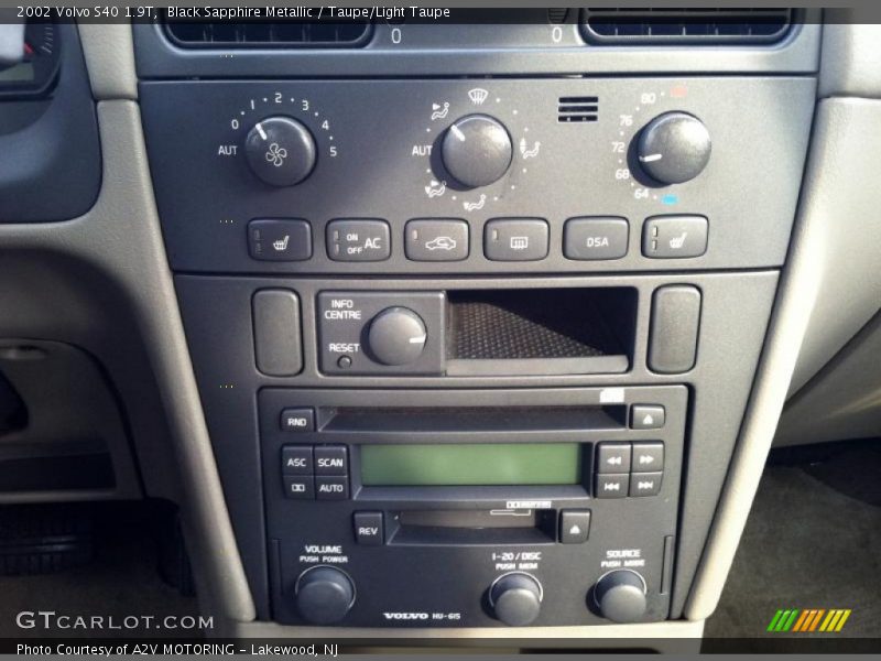 Black Sapphire Metallic / Taupe/Light Taupe 2002 Volvo S40 1.9T