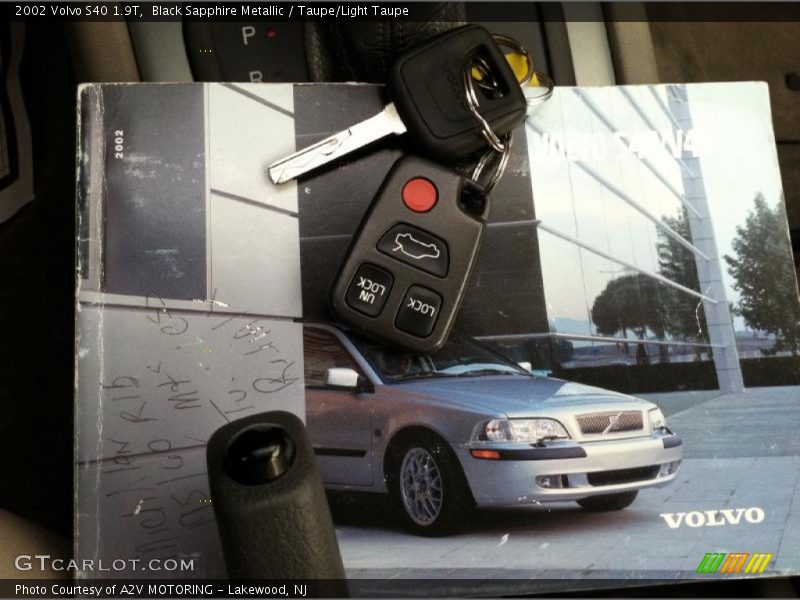 Black Sapphire Metallic / Taupe/Light Taupe 2002 Volvo S40 1.9T