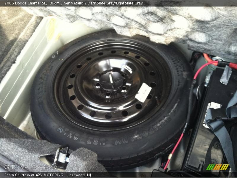 Bright Silver Metallic / Dark Slate Gray/Light Slate Gray 2006 Dodge Charger SE