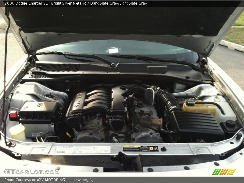 Bright Silver Metallic / Dark Slate Gray/Light Slate Gray 2006 Dodge Charger SE