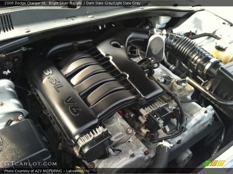 Bright Silver Metallic / Dark Slate Gray/Light Slate Gray 2006 Dodge Charger SE