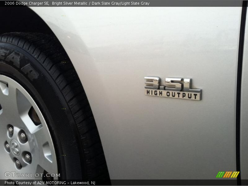 Bright Silver Metallic / Dark Slate Gray/Light Slate Gray 2006 Dodge Charger SE