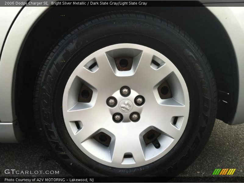 Bright Silver Metallic / Dark Slate Gray/Light Slate Gray 2006 Dodge Charger SE
