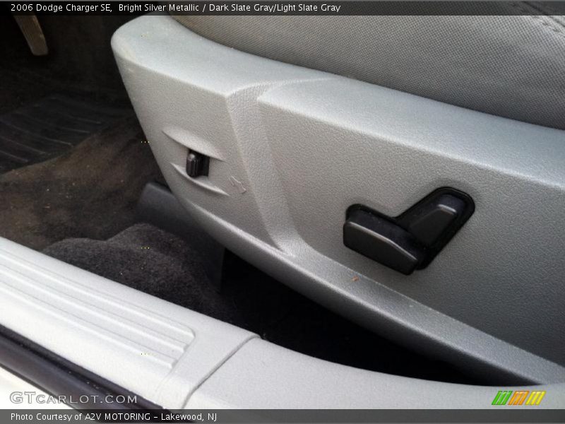 Bright Silver Metallic / Dark Slate Gray/Light Slate Gray 2006 Dodge Charger SE