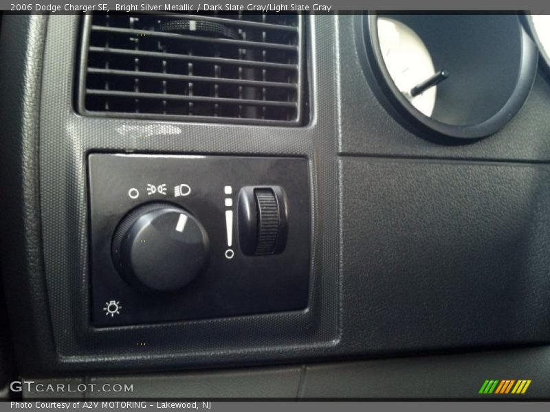 Bright Silver Metallic / Dark Slate Gray/Light Slate Gray 2006 Dodge Charger SE