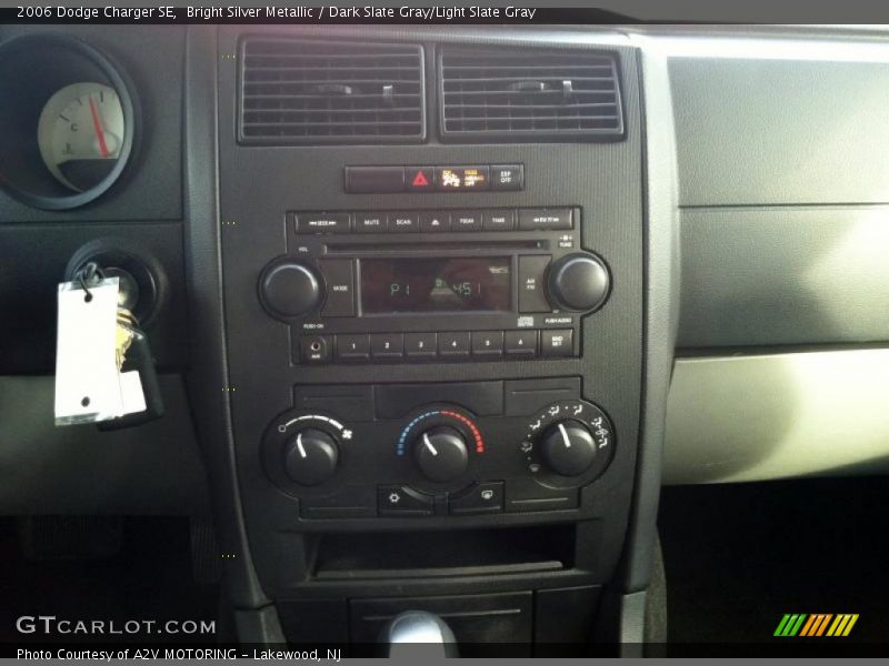 Bright Silver Metallic / Dark Slate Gray/Light Slate Gray 2006 Dodge Charger SE