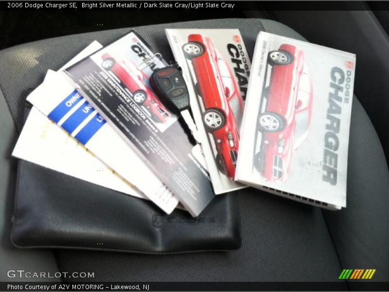 Bright Silver Metallic / Dark Slate Gray/Light Slate Gray 2006 Dodge Charger SE