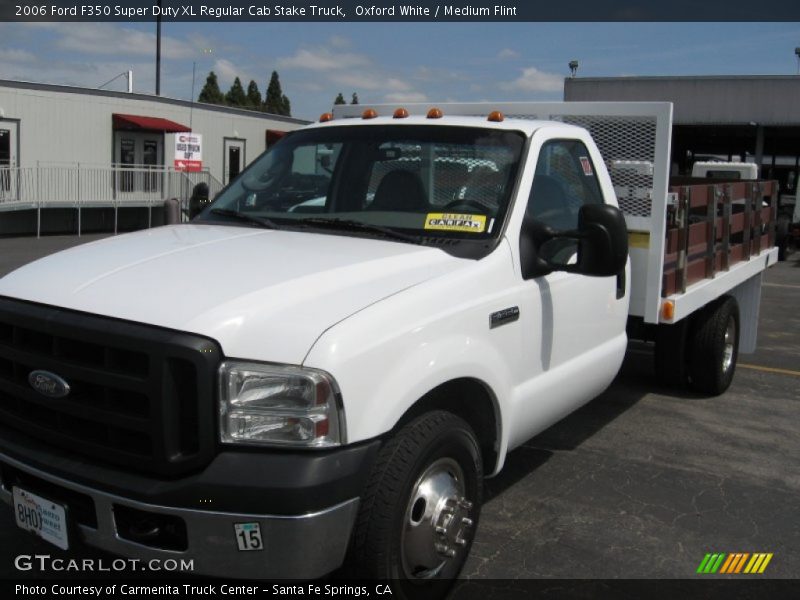 Oxford White / Medium Flint 2006 Ford F350 Super Duty XL Regular Cab Stake Truck