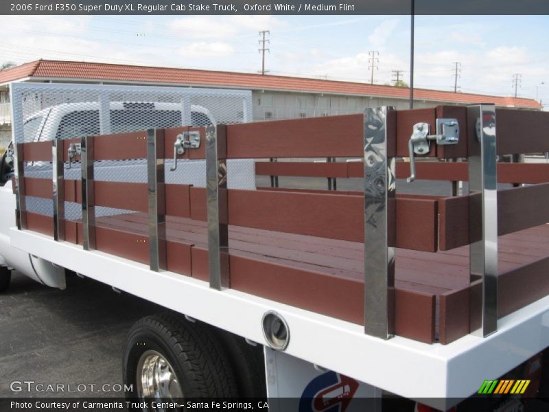 Oxford White / Medium Flint 2006 Ford F350 Super Duty XL Regular Cab Stake Truck