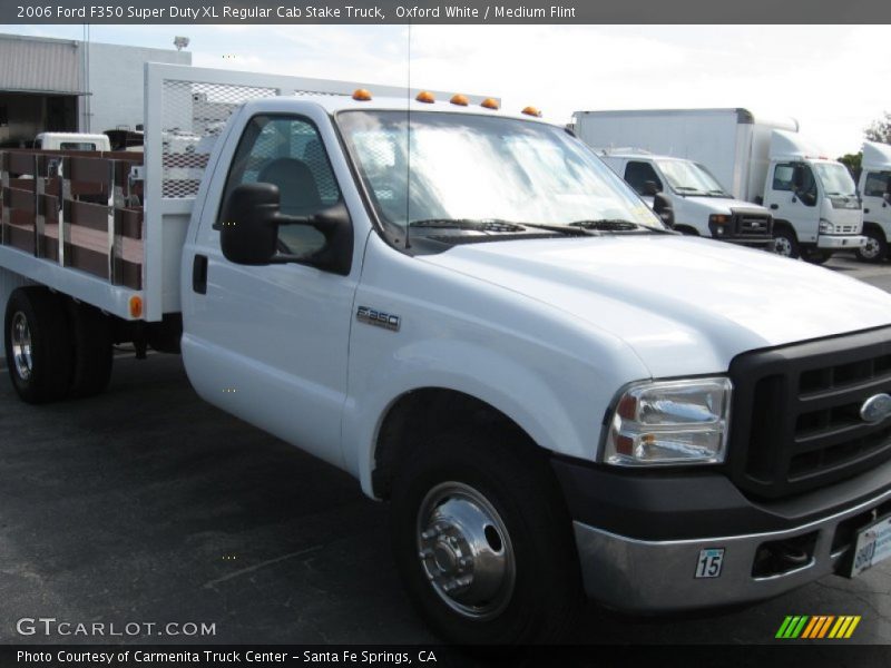 Oxford White / Medium Flint 2006 Ford F350 Super Duty XL Regular Cab Stake Truck