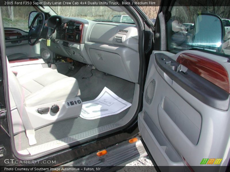 Black / Medium Flint 2005 Ford F350 Super Duty Lariat Crew Cab 4x4 Dually Utility Truck