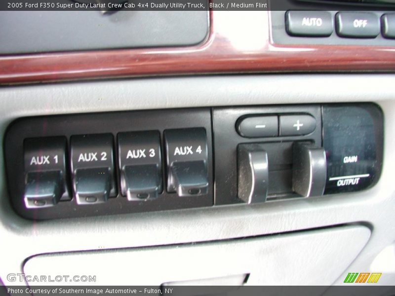 Black / Medium Flint 2005 Ford F350 Super Duty Lariat Crew Cab 4x4 Dually Utility Truck