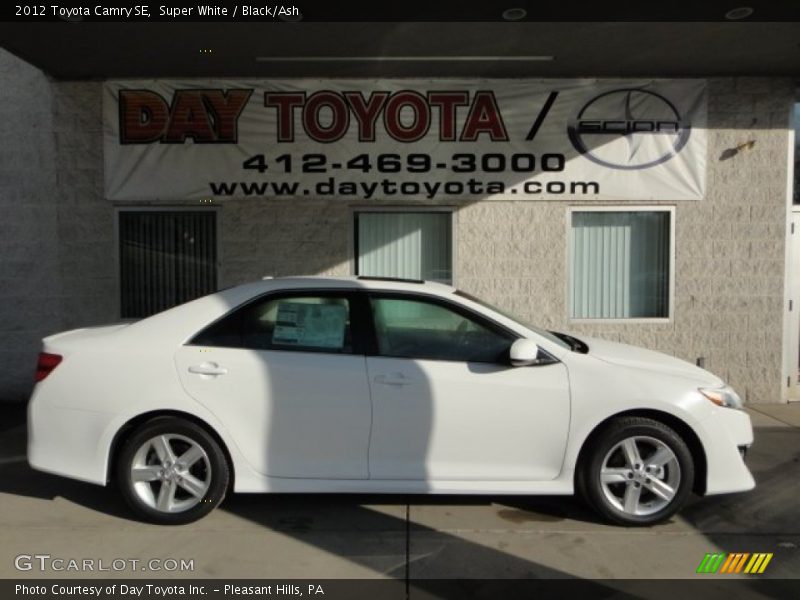 Super White / Black/Ash 2012 Toyota Camry SE