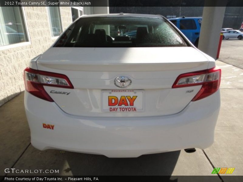 Super White / Black/Ash 2012 Toyota Camry SE