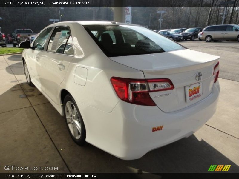 Super White / Black/Ash 2012 Toyota Camry SE