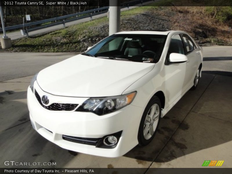 Super White / Black/Ash 2012 Toyota Camry SE