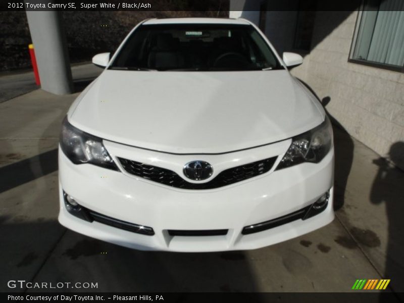 Super White / Black/Ash 2012 Toyota Camry SE
