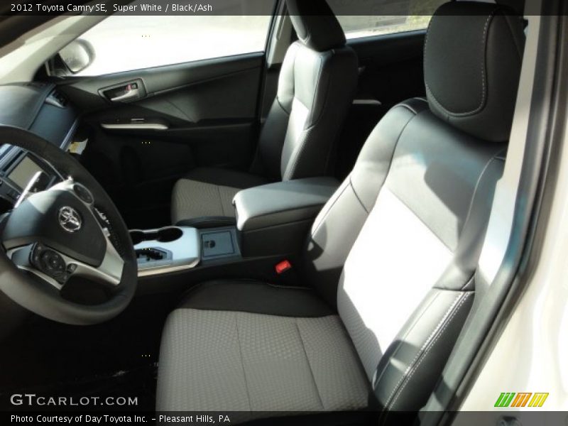 Super White / Black/Ash 2012 Toyota Camry SE