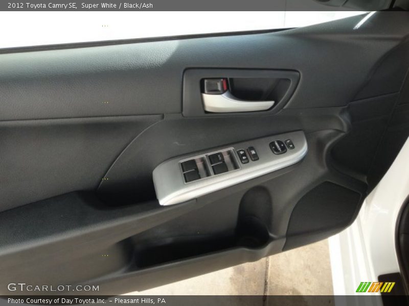 Super White / Black/Ash 2012 Toyota Camry SE