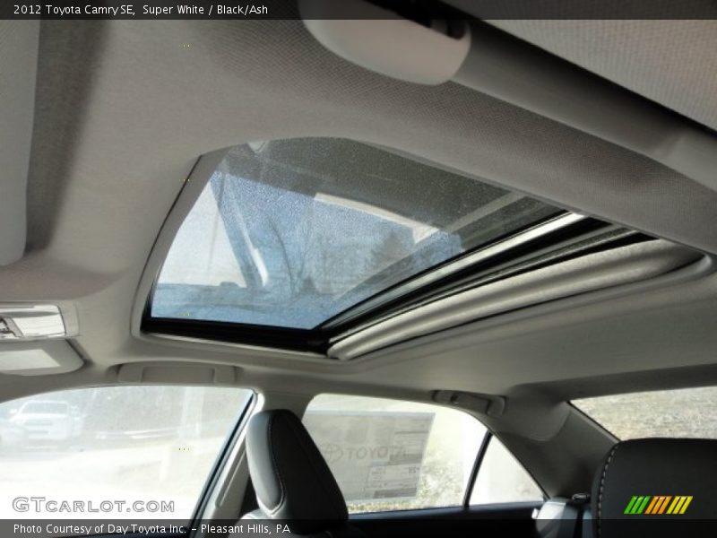 Super White / Black/Ash 2012 Toyota Camry SE