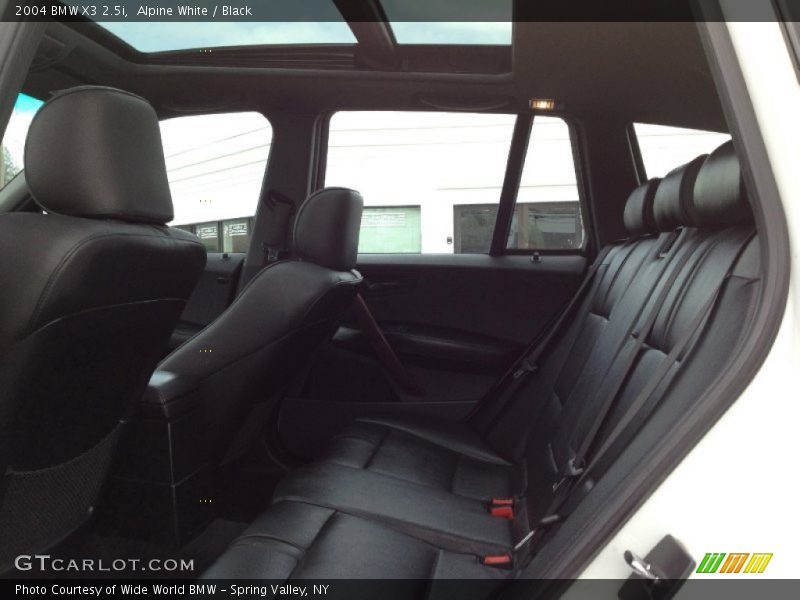Alpine White / Black 2004 BMW X3 2.5i