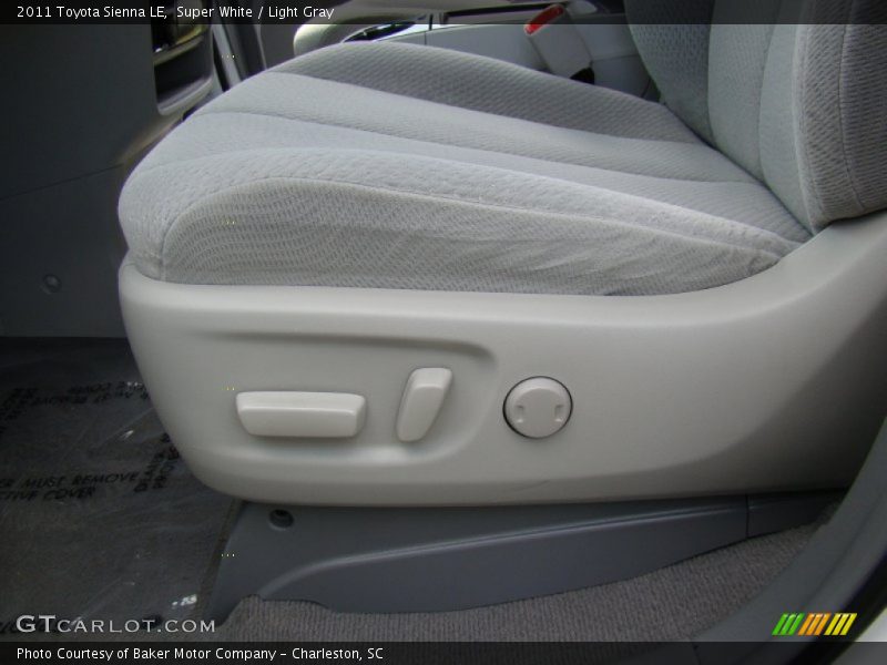 Super White / Light Gray 2011 Toyota Sienna LE