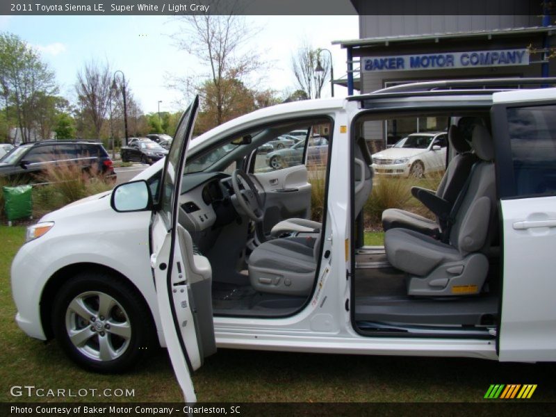 Super White / Light Gray 2011 Toyota Sienna LE