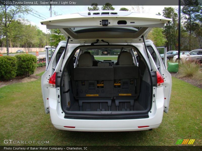 Super White / Light Gray 2011 Toyota Sienna LE