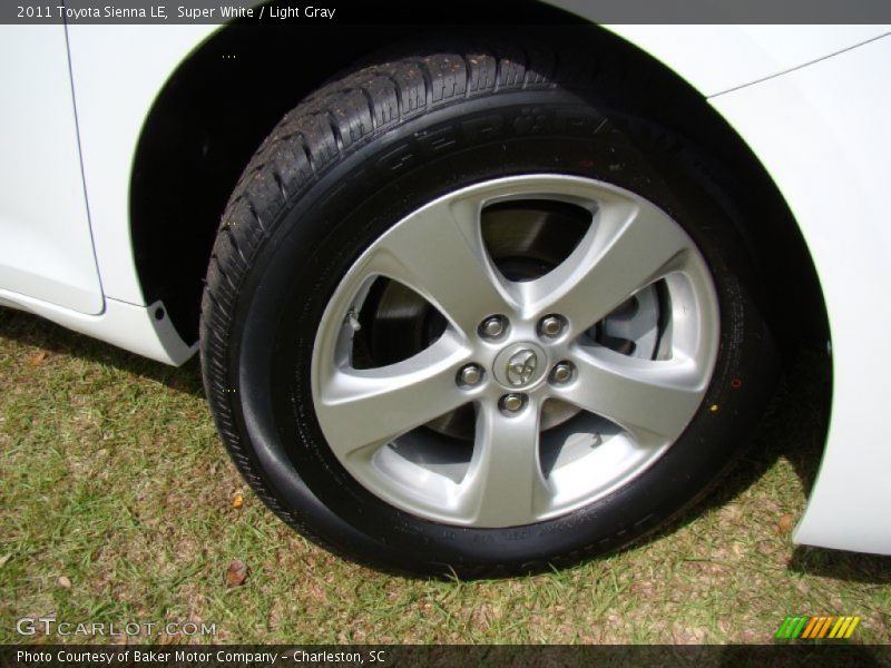 Super White / Light Gray 2011 Toyota Sienna LE