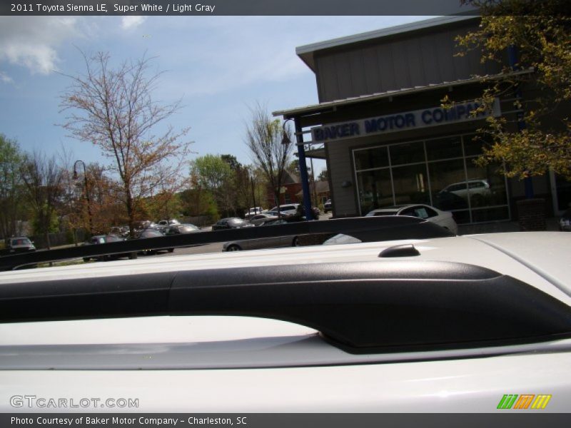 Super White / Light Gray 2011 Toyota Sienna LE
