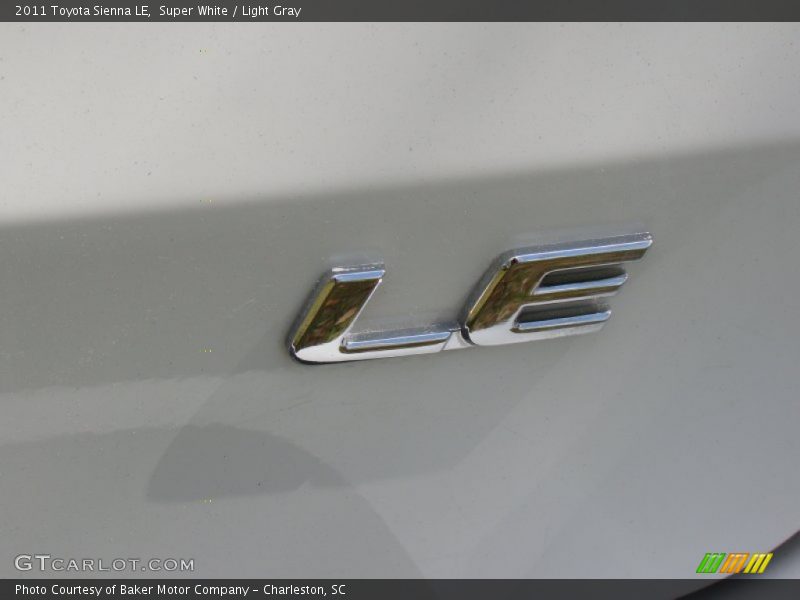 Super White / Light Gray 2011 Toyota Sienna LE
