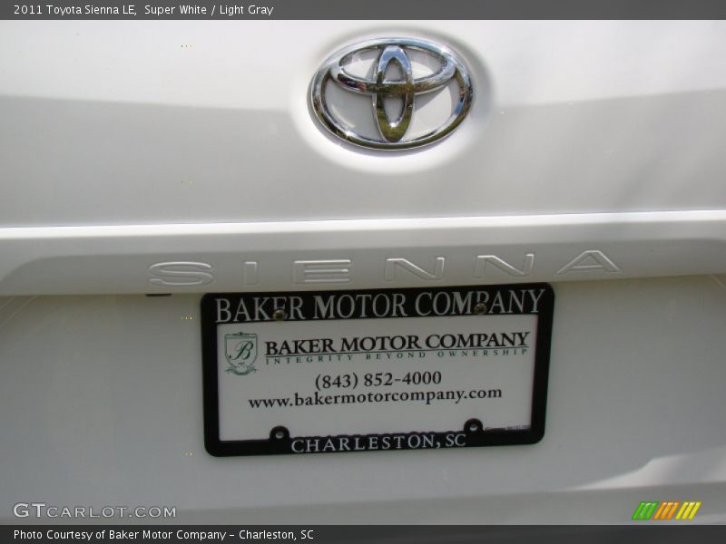 Super White / Light Gray 2011 Toyota Sienna LE