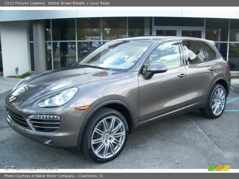 Front 3/4 View of 2012 Cayenne 