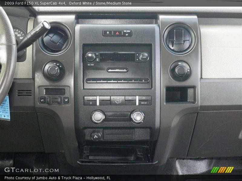 Oxford White / Stone/Medium Stone 2009 Ford F150 XL SuperCab 4x4