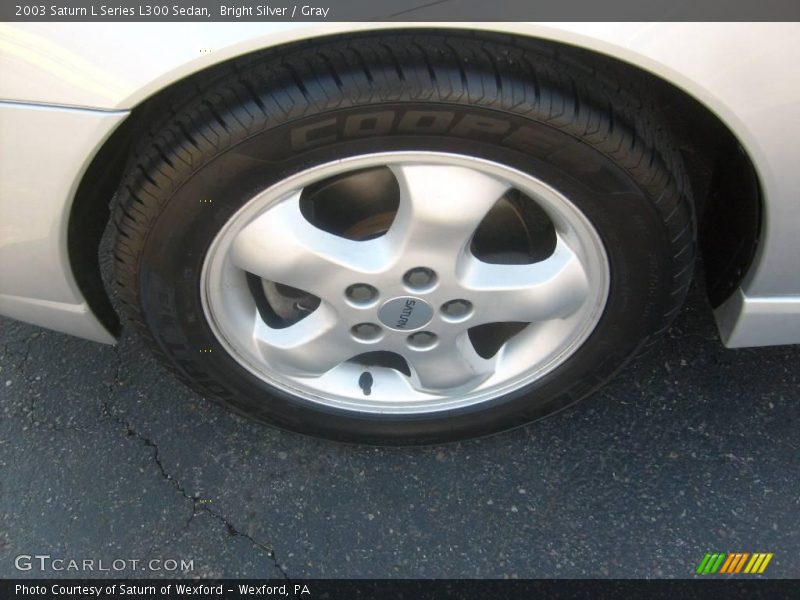Bright Silver / Gray 2003 Saturn L Series L300 Sedan