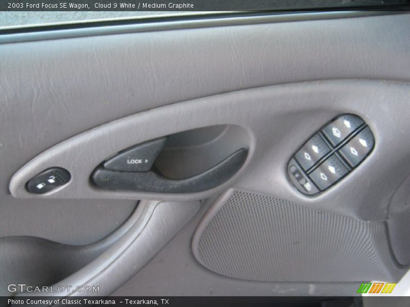 Cloud 9 White / Medium Graphite 2003 Ford Focus SE Wagon