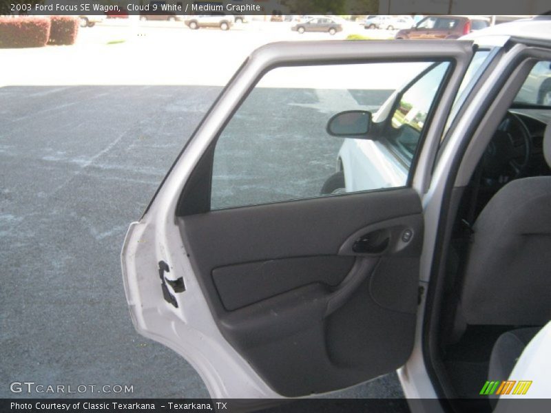 Cloud 9 White / Medium Graphite 2003 Ford Focus SE Wagon