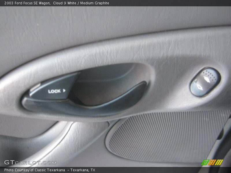 Cloud 9 White / Medium Graphite 2003 Ford Focus SE Wagon
