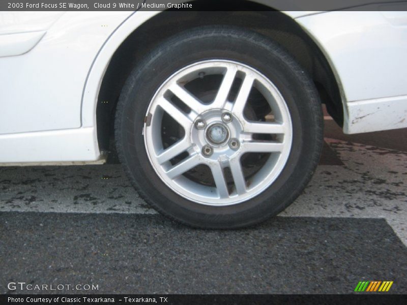 Cloud 9 White / Medium Graphite 2003 Ford Focus SE Wagon