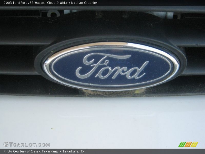 Cloud 9 White / Medium Graphite 2003 Ford Focus SE Wagon