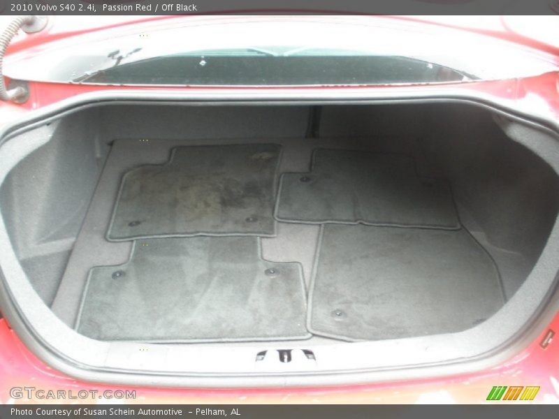 Passion Red / Off Black 2010 Volvo S40 2.4i