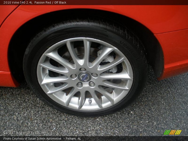 Passion Red / Off Black 2010 Volvo S40 2.4i