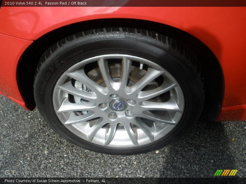 Passion Red / Off Black 2010 Volvo S40 2.4i