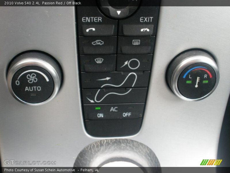 Passion Red / Off Black 2010 Volvo S40 2.4i