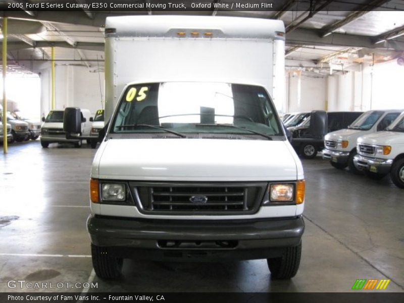 Oxford White / Medium Flint 2005 Ford E Series Cutaway E350 Commercial Moving Truck